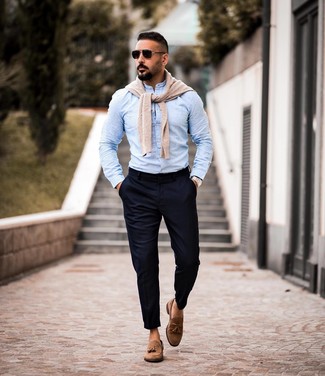 Какие лоферы носить с бежевым свитером с круглым вырезом мужчине