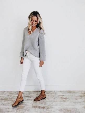 С чем носить бежевые ботильоны с вырезом