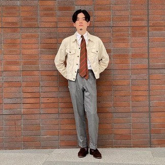 С чем носить бежевую джинсовую куртку мужчине