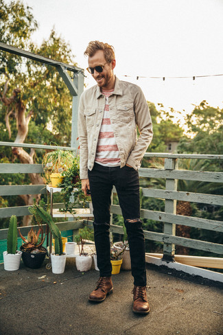 С чем носить бежевую джинсовую куртку мужчине