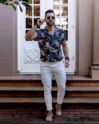 Какие джинсы носить с бежевыми туфлями дерби