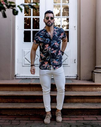 Какие джинсы носить с бежевыми туфлями дерби