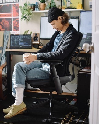 Какие кардиганы носить с бежевыми ботинками дезертами