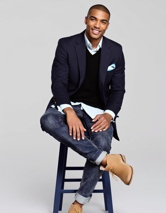 Какие свитера с круглым вырезом носить с бежевыми ботинками дезертами