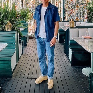 С чем носить бежевые ботинки дезерты