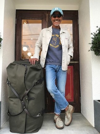 Какие свитшоты носить с бежевыми ботинками дезертами