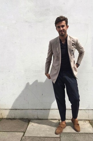 Какие монки с двумя ремешками носить с бежевым двубортным пиджаком