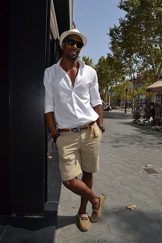 С чем носить бежевые мокасины мужчине