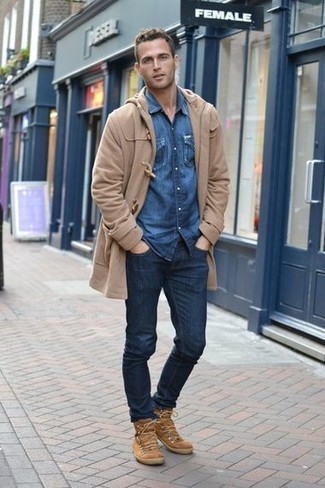 Какие джинсы носить с бежевым дафлкотом мужчине