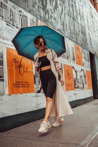 С чем носить бежевое пальто дастер женщине