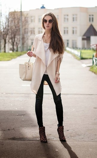 Какие леггинсы носить с бежевым пальто дастер