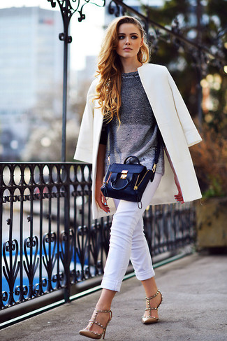 С чем носить бежевые туфли с украшением