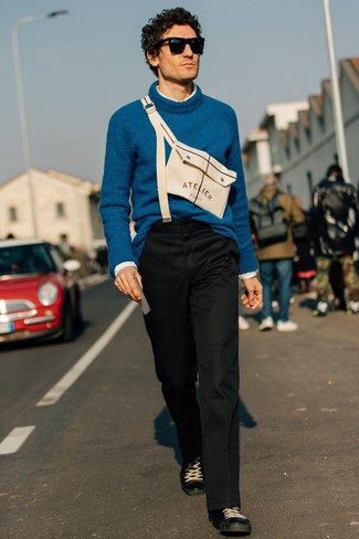 С чем носить бежевую поясную сумку мужчине