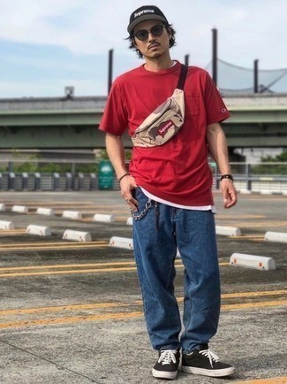 С чем носить бежевую поясную сумку мужчине