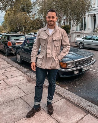 С чем носить бежевую полевую куртку