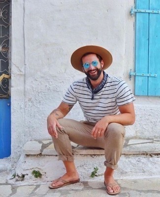 С чем носить бежевые сланцы мужчине