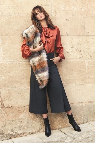 С чем носить бежевый меховой шарф женщине