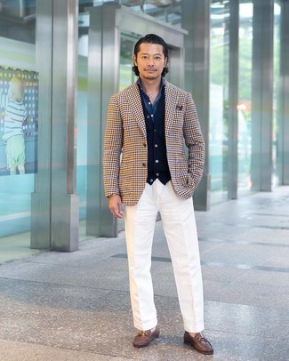 С чем носить бежевый пиджак в мелкую клетку мужчине