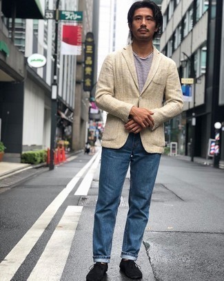 С чем носить бежевый пиджак с узором "в ёлочку" мужчине
