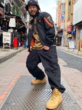 Какие бомберы носить с бежевыми высокими кедами мужчине