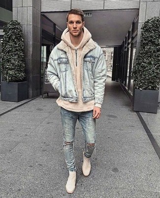 Какие джинсовые куртки носить с бежевым худи мужчине