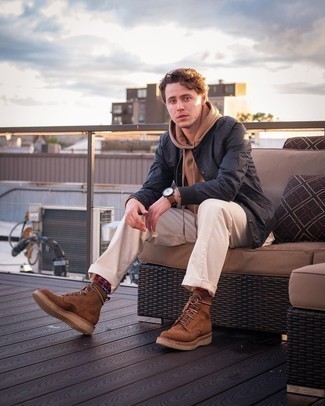 Какие университетские куртки носить с бежевым худи мужчине