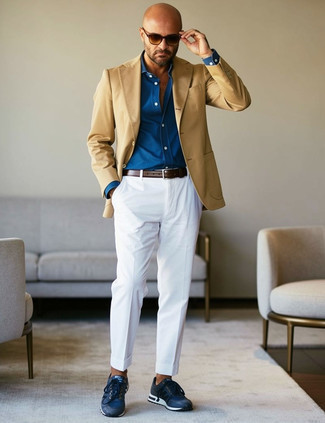 С чем носить бежевую куртку мужчине