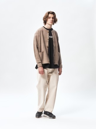 Какие кроссовки носить с бежевыми джинсами мужчине