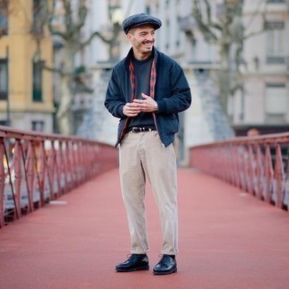 Какие бомберы носить с бежевыми джинсами мужчине