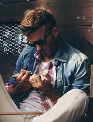 Какие джинсовые рубашки носить с бежевыми джинсами мужчине