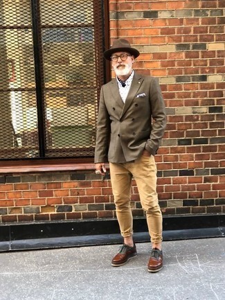 Какие двубортные пиджаки носить с бежевыми джинсами мужчине