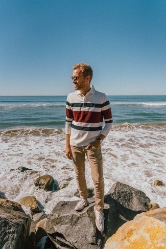 С чем носить бежевые джинсы мужчине