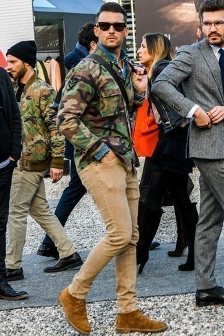 Какие куртки-рубашки носить с бежевыми джинсами мужчине