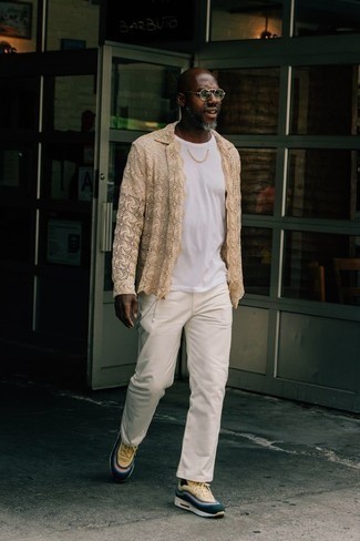 С чем носить бежевый вязаный открытый кардиган мужчине