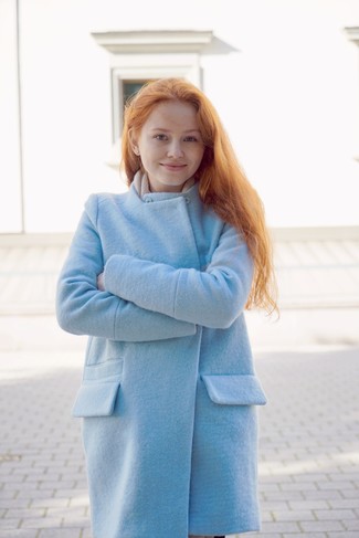 С чем носить бежевый вязаный шарф женщине