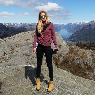 С чем носить бежевые ботинки на шнуровке женщине