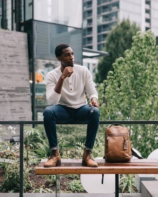 С чем носить бежевый кожаный рюкзак мужчине