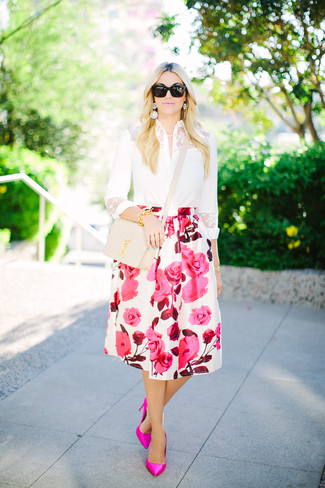 С чем носить бежевую кожаную сумку женщине