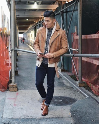 С чем носить бежевую кожаную косуху мужчине