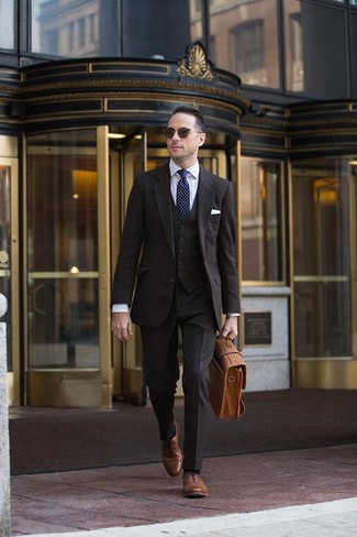 С чем носить бежевый кожаный портфель