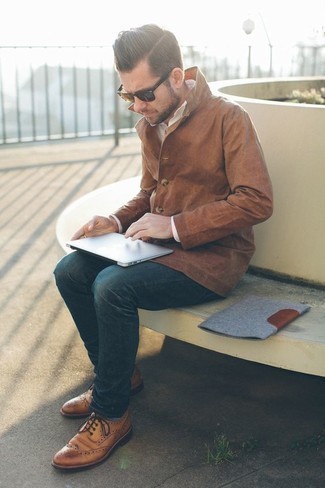 С чем носить бежевые кожаные броги