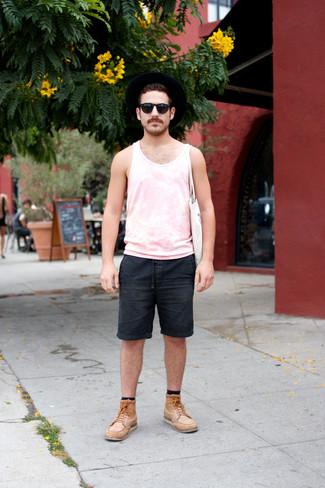 С чем носить бежевые кожаные повседневные ботинки мужчине