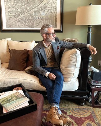 С чем носить бежевые кожаные повседневные ботинки мужчине