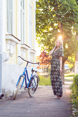 С чем носить бежевые кожаные сандалии на плоской подошве