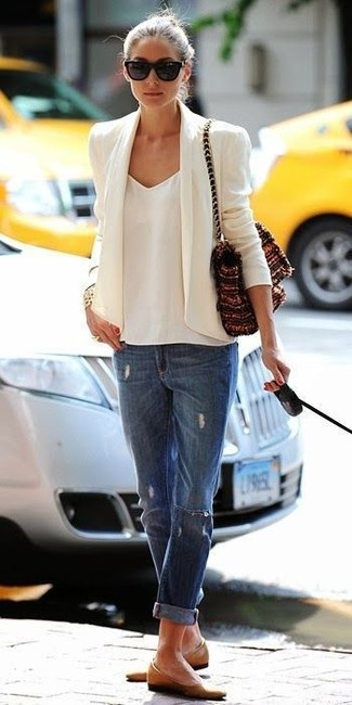 С чем носить бежевые кожаные туфли на плоской подошве