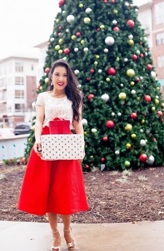 С чем носить бежевые кожаные босоножки на каблуке