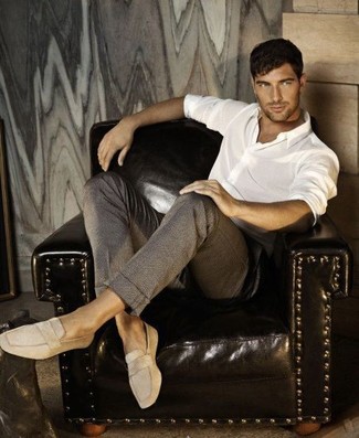 С чем носить бежевые кожаные лоферы мужчине