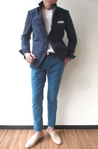 С чем носить бежевые кожаные лоферы мужчине