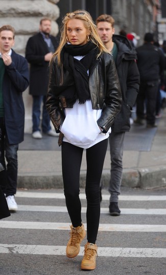 С чем носить бежевые кожаные кеды женщине