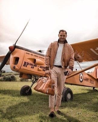 С чем носить бежевую кожаную большую сумку мужчине